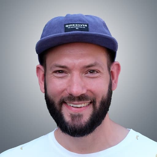 Profile image of Felix wearing a blue baseball cap